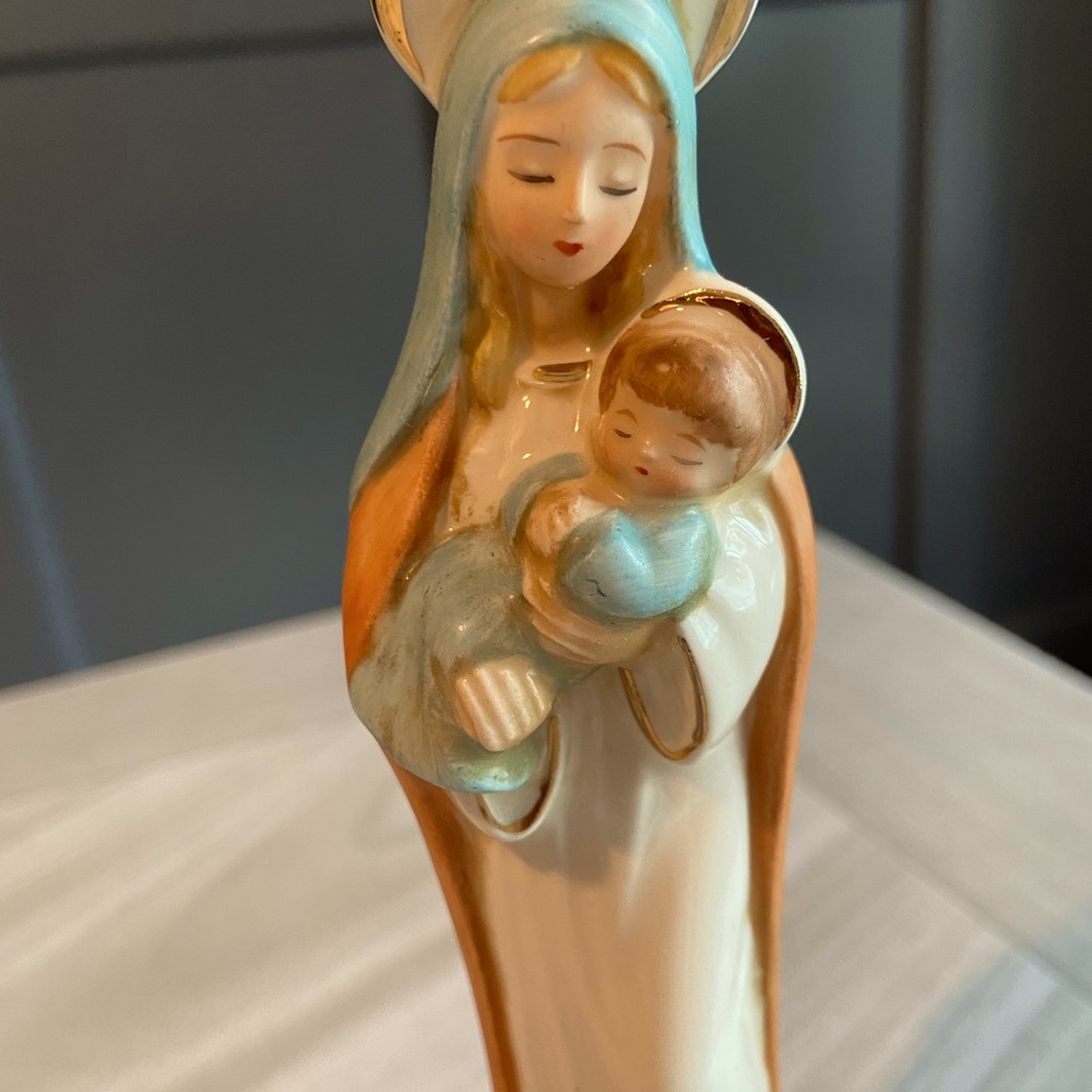 Madonna with child porcelain working music box &doves.Family heirloom.great!